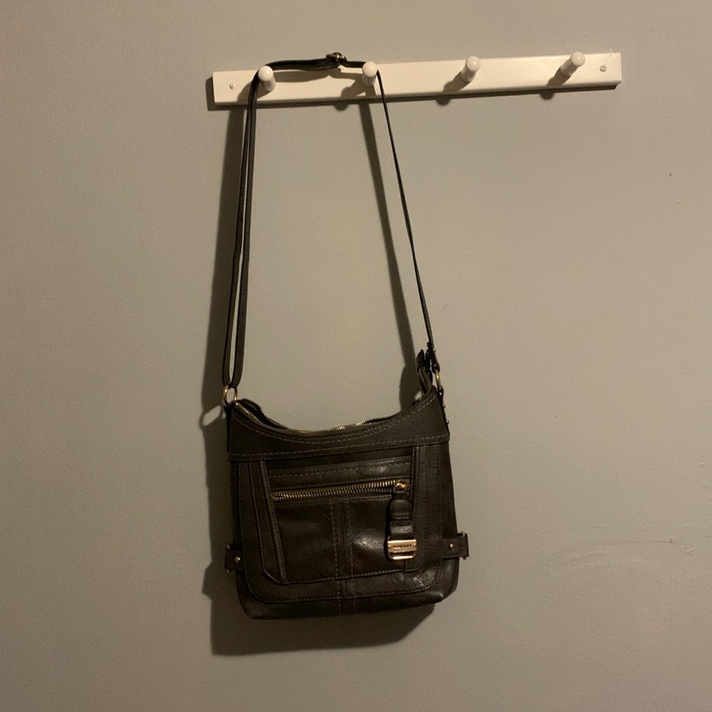 Ellen Tracy vegan Crossbody bag. Grey